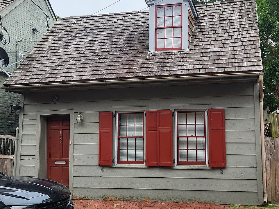 143 Howard Ave