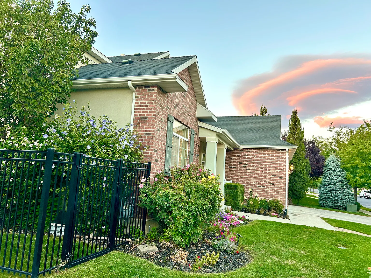 6 bed, 4089 sqft, $3,995 — Photo 4