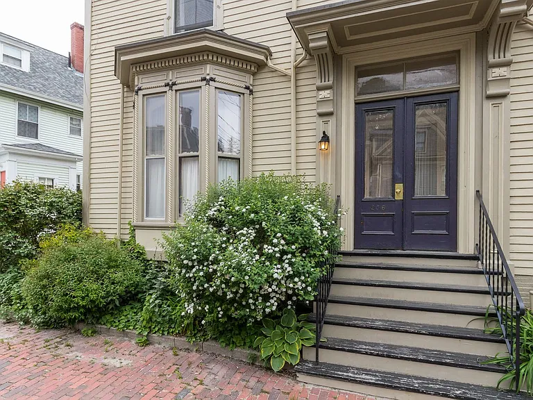256 Vaughan St — Photo 9