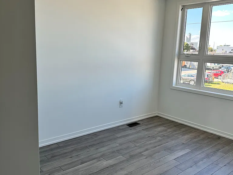 163 Hunt St N #101 — Photo 16