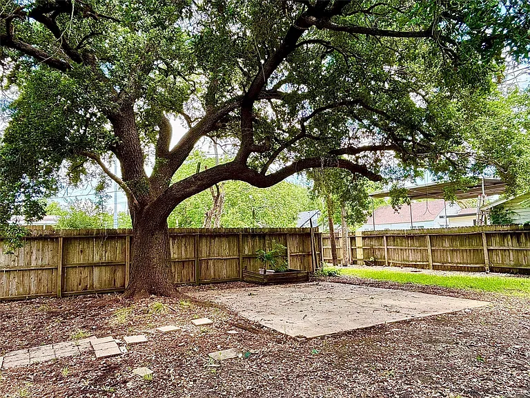 317 San Jacinto St — Photo 15