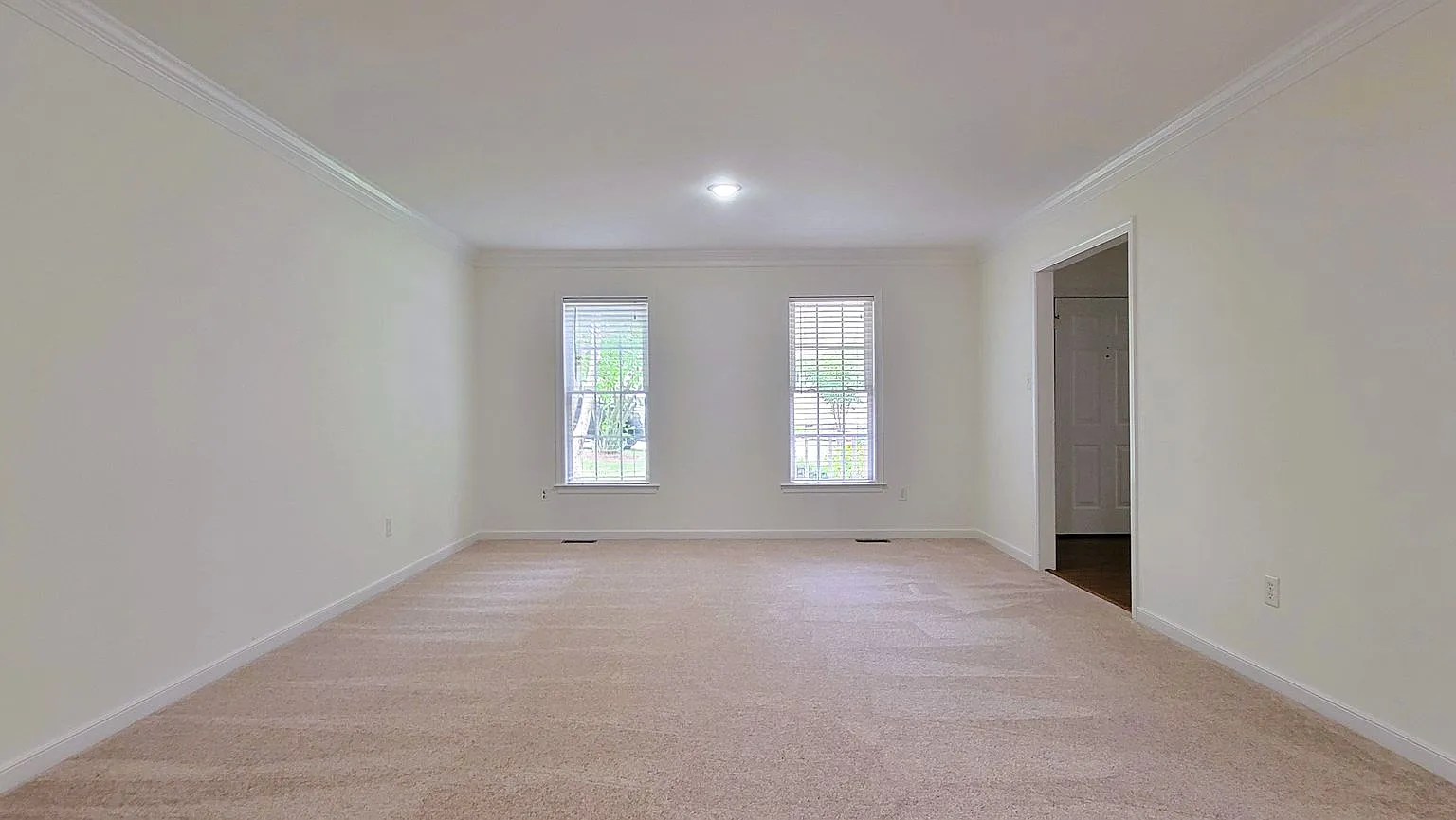 Large traditional colonial in Chester with huge den converted from garage. — Photo 4