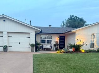 2512 Cowan Pl, Moore, OK 73160