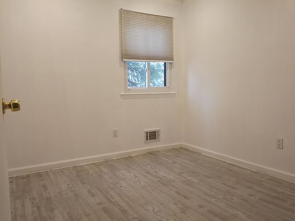 5th image of 25 Denker Pl