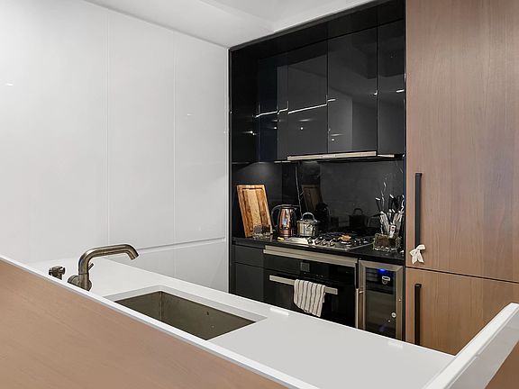 3rd image of 196 Orchard St #5NN