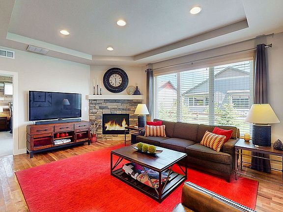 Great Room w/ Tray Ceiling