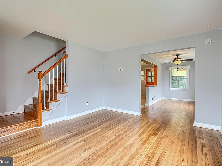 7114 Greenwood Ave — Photo 3