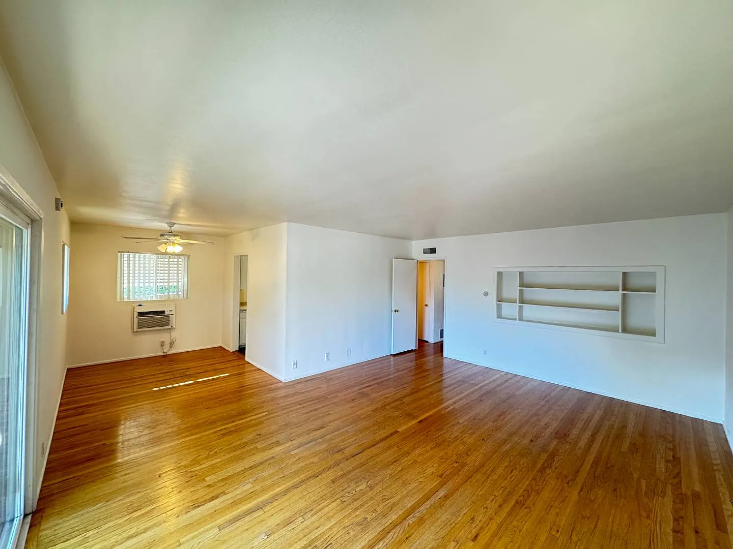 1717 Huntington Dr. - 7 — Photo 2