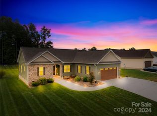 184 Greythorn Dr, Statesville, NC 28625