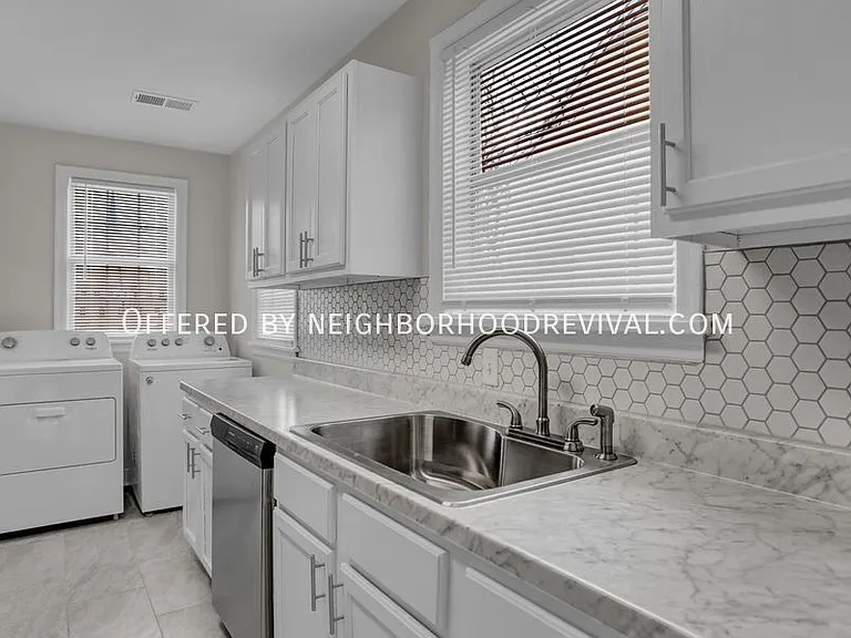 3368 Douglass Ave — Photo 9