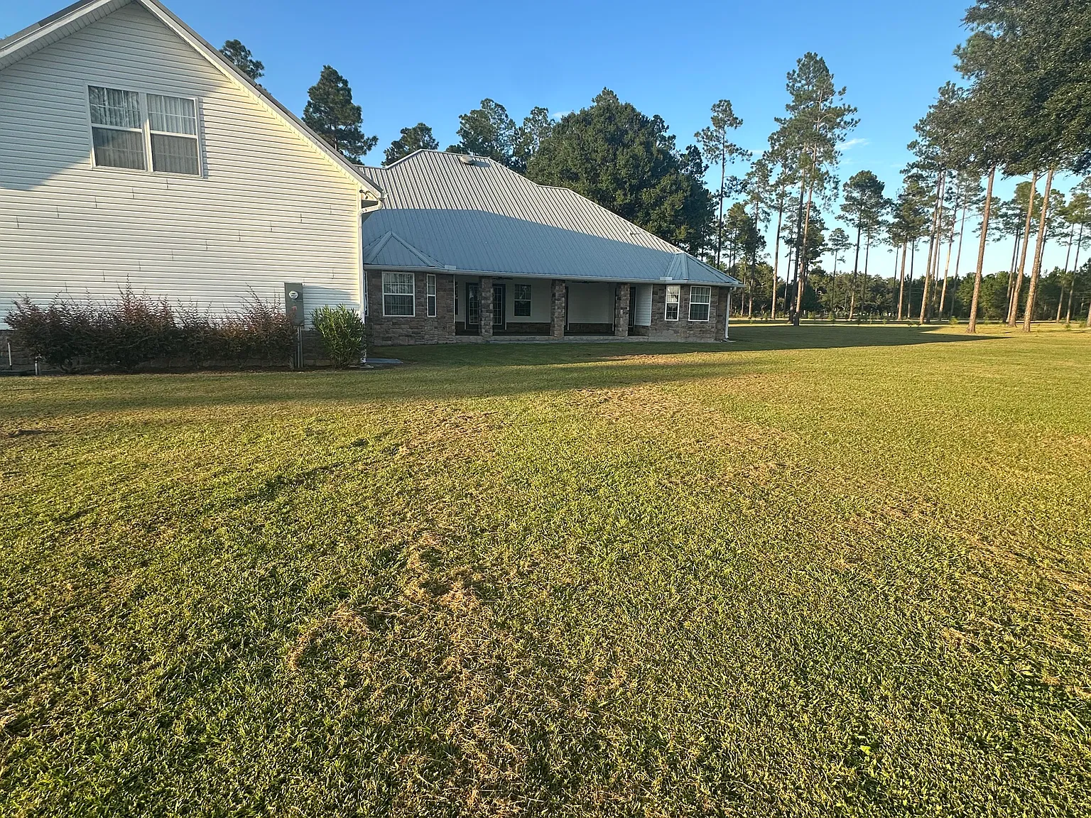 5 bed, 3.5 bath, 3400 sqft, $1,100 — Photo 3
