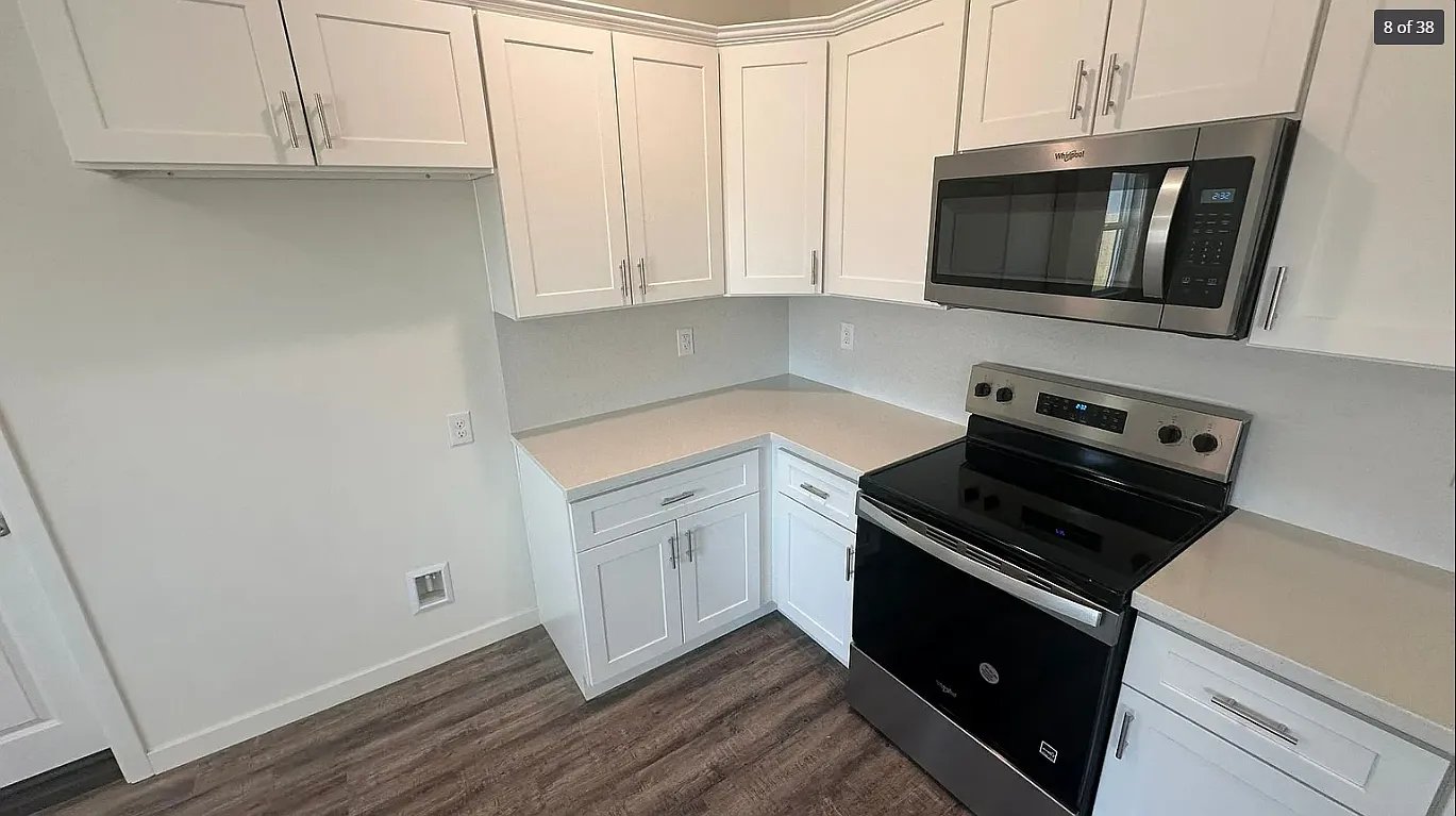 2 bed, 1000 sqft, $1,900 — Photo 4