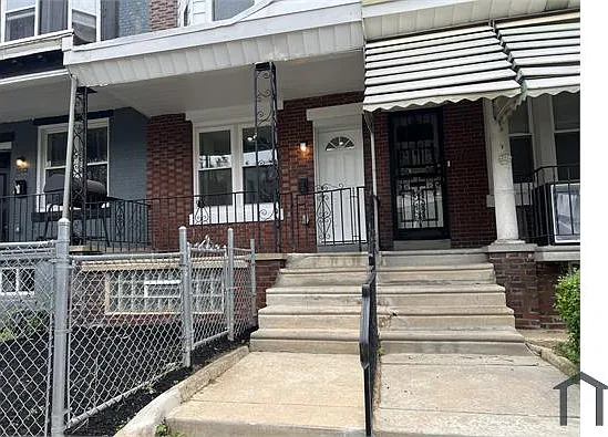 3 bed, 956 sqft, $2,200 — Photo 2