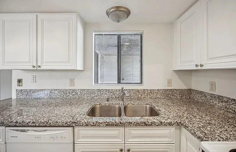 2 bed, 2.0 bath, 979 sqft, $1,738 — Photo 2