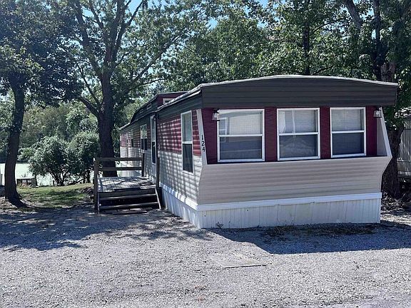 2nd image of 124 Oak Valley Dr