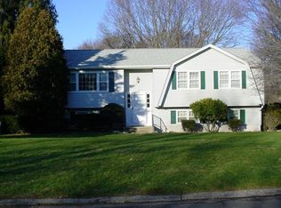 6 Robin Hill Rd, Waterford, CT 06385