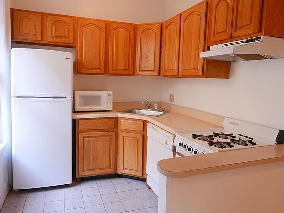 4th image of 311 W 95th St APT 2AA