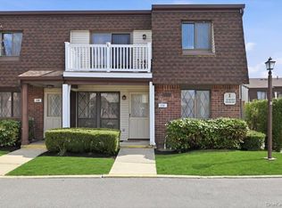 115 Clubhouse Dr, Copiague, NY 11726