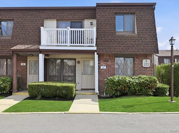 115 Clubhouse Drive, Copiague, NY 11726