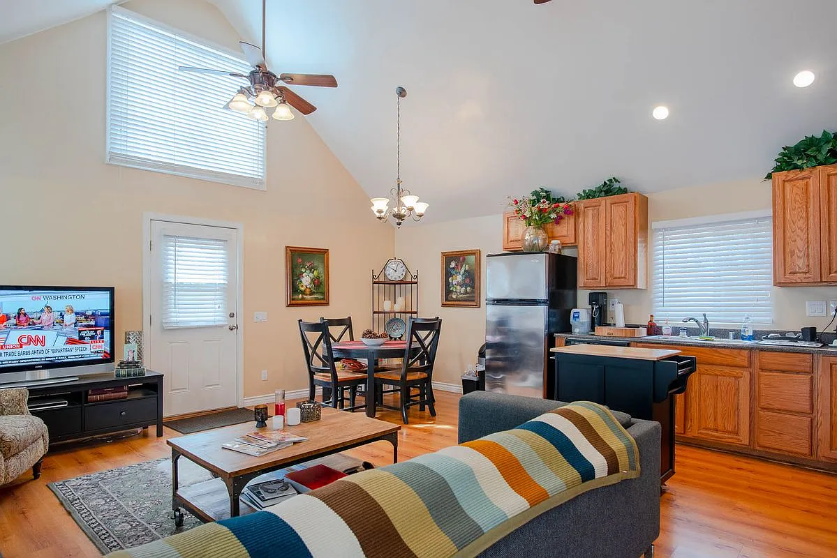 1 bed, 1.0 bath, 800 sqft, $2,400 — Photo 4