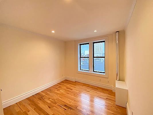 5th image of 572 Pacific St Floor 4