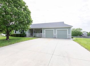 8601 Timber Trails Dr, De Soto, KS 66018