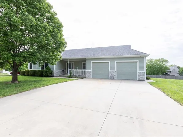 8601 Timber Trails Dr, De Soto, KS 66018