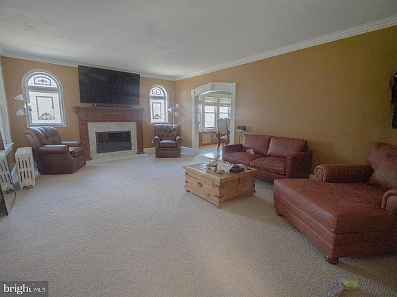 2nd image of 414 1st Ave