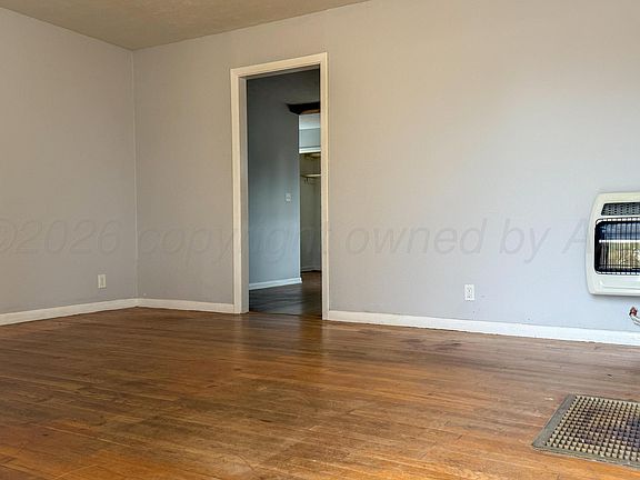 3rd image of 708 Oak Ave