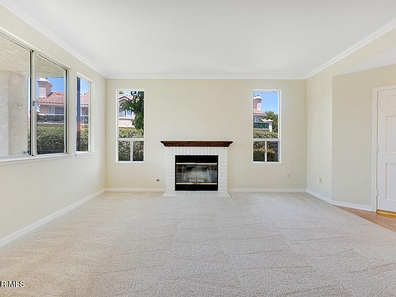 4th image of 275 Ridgeton Ln Unit A