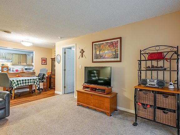 5th image of 6 Mayfair Lane #104