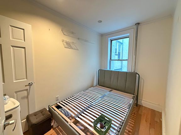 5th image of 417 W 43rd St #81