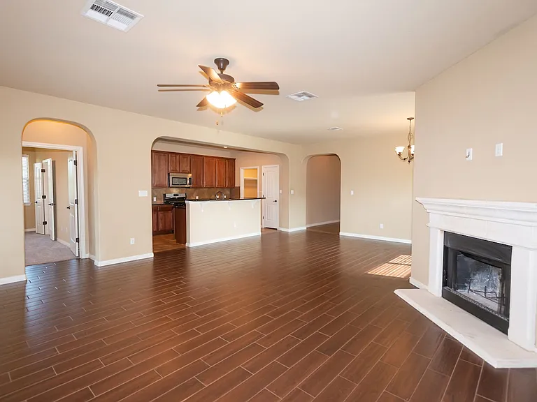 1078 Sussex Way — Photo 4