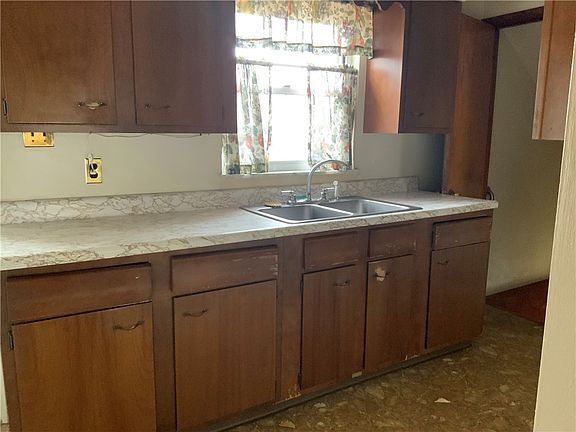 2nd image of 1178 Amity Ridge Rd