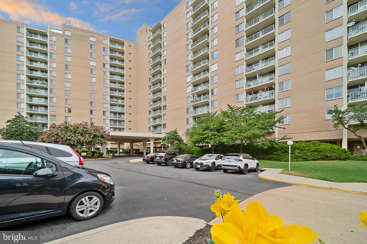 Building Photo - 501 Slaters Ln #902