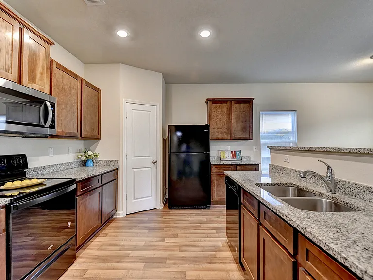 811 Independence Ave — Photo 11