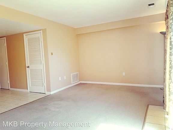 5th image of 127 Southampton Dr