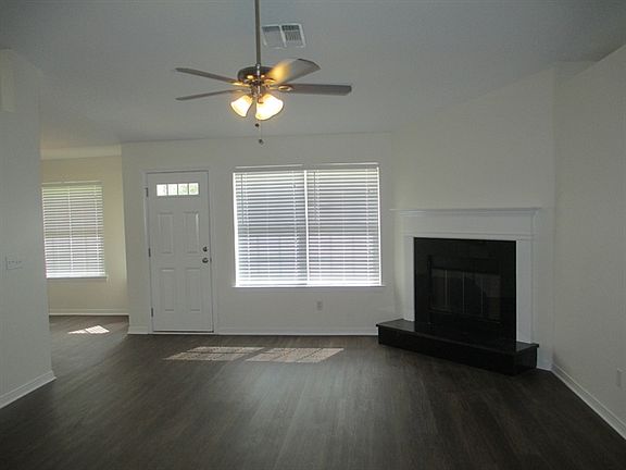 3rd image of 471 Hillside Dr