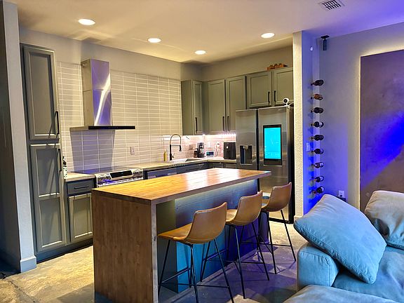 4th image of 2456 Caravelle Cir