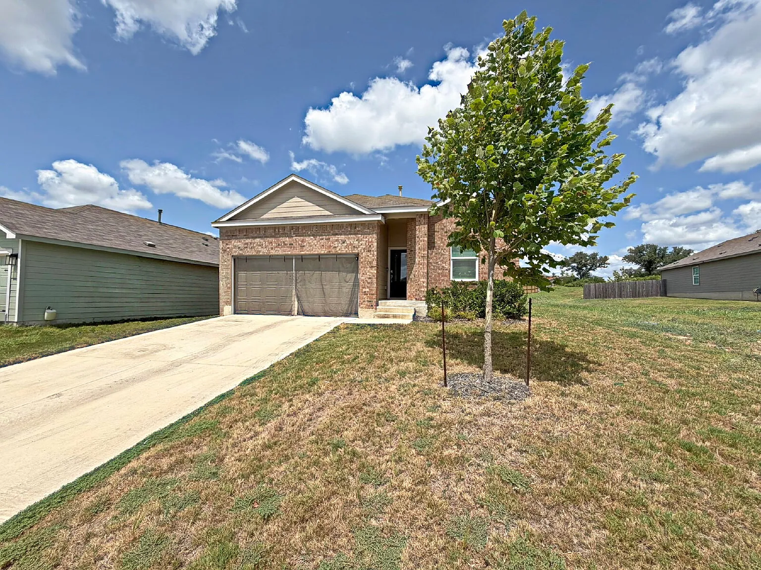 3 bed, 2.0 bath, 1914 sqft, $2,000 — Photo 1