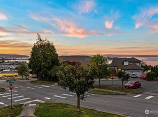 752 SW Barrington Dr, Oak Harbor, WA