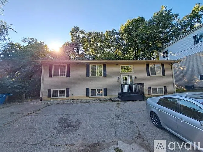 1332 Knollwood Ave
