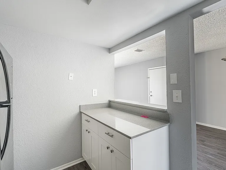 River View Apartments — Photo 23