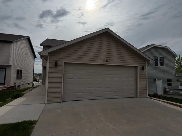 7441 Kentwell Ln, Lincoln, NE 68516