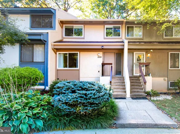 2218 White Cornus Ln, Reston, VA 20191
