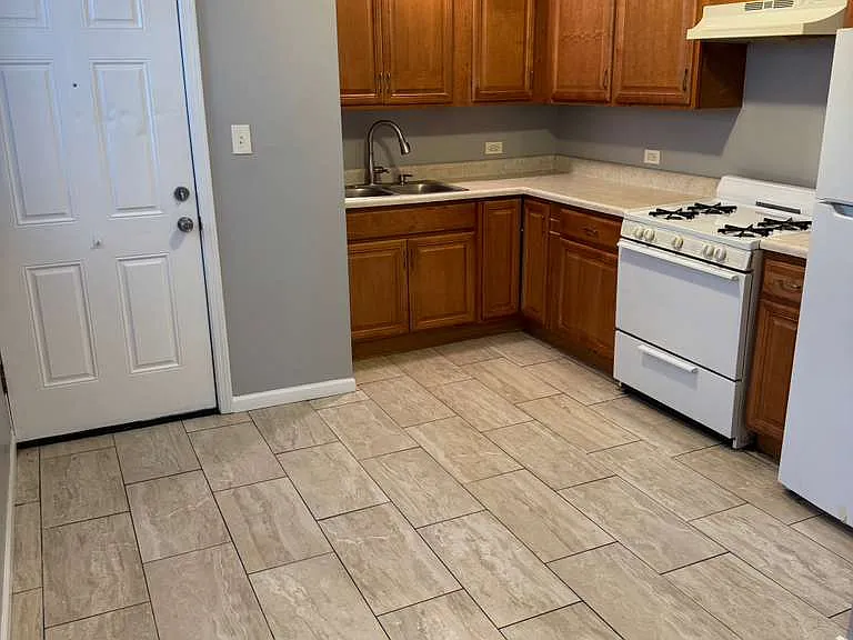 823 S 19th Ave — Photo 5