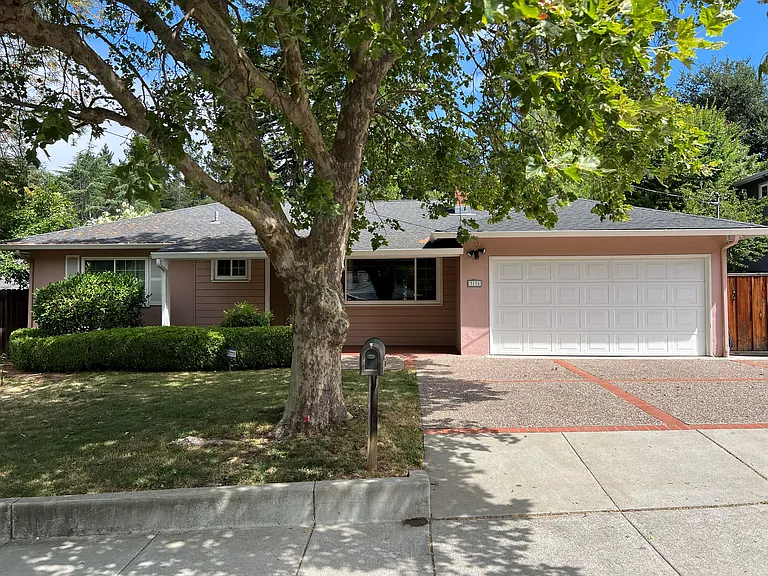 3176 Stanley Blvd — Photo 2
