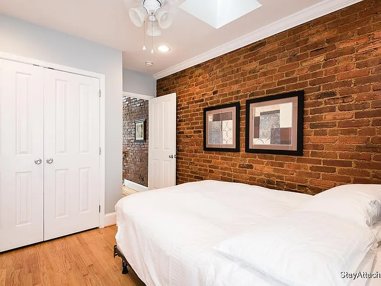 221 E St NE — Photo 17