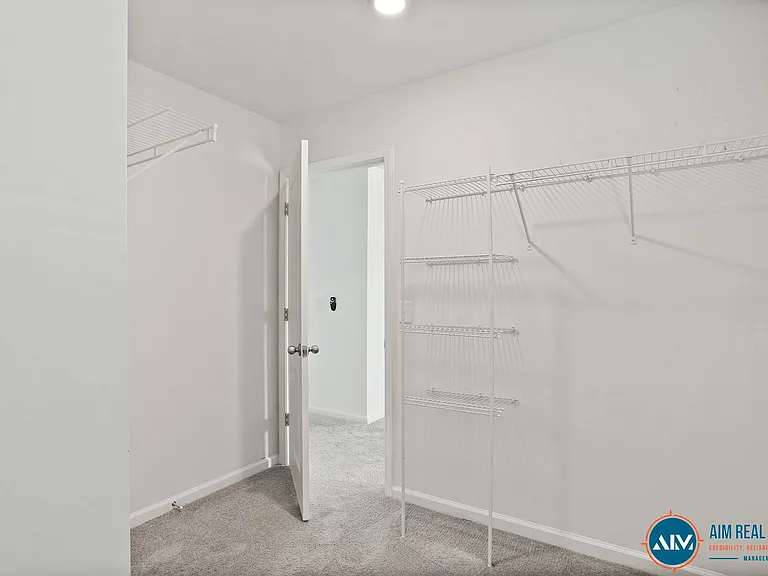 127 Auditorium Rd — Photo 32