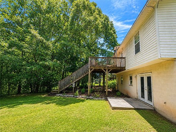 4th image of 138 Cloverdale Dr